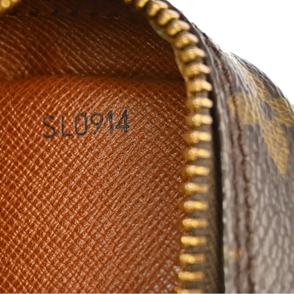 Louis Vuitton Danube Crossbody - Picture 9 of 10